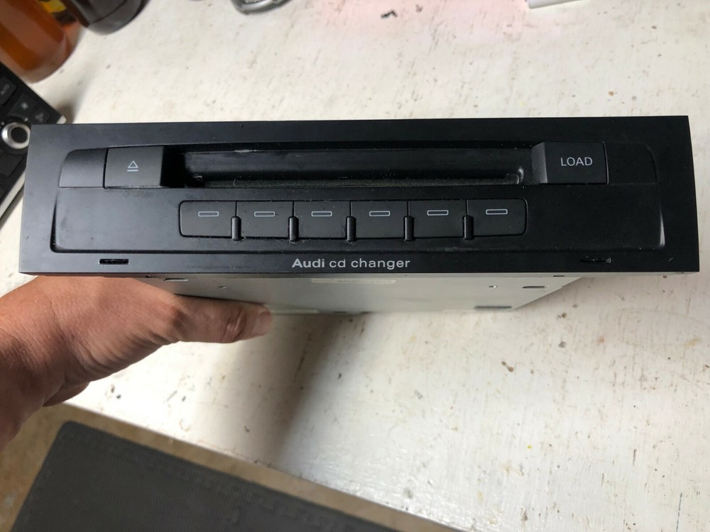 AUDI Q7 4L - 6 DISC CD CHANGER 4L0 035 110
