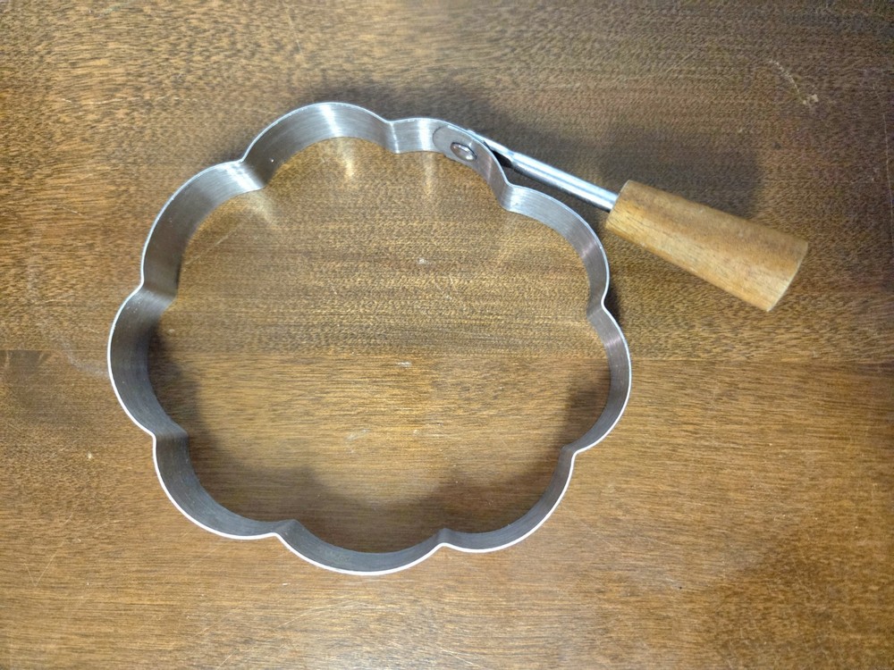 Wood Handled Pancake / Egg Mold Flower