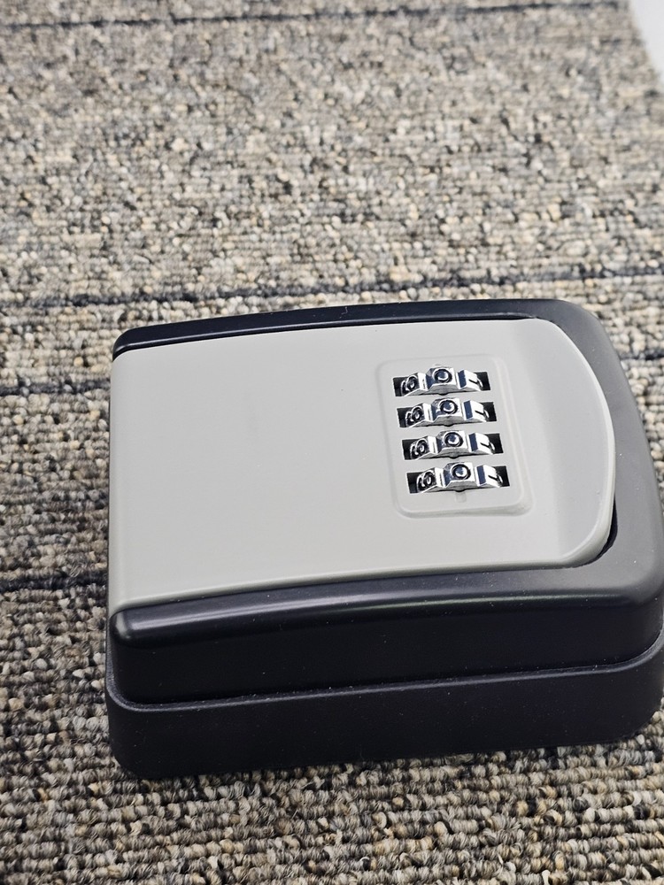 G10: Resettable 4-digit Combination Key Safe Lock Box w/ Removable Shackle