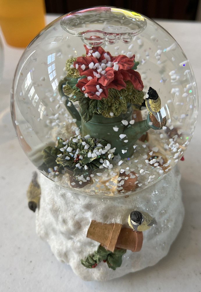 Hallmark  Musical Christmas Snow Globe