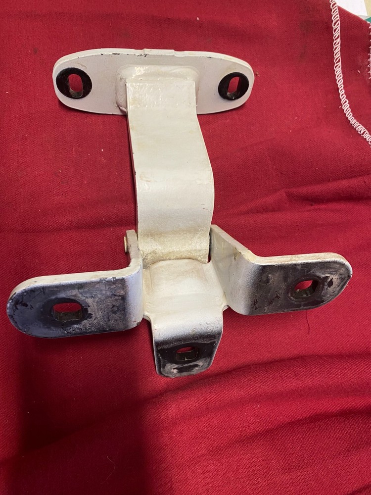 FREIGHTLINER CASCADIA DOOR HINGE LOWER, BOTTOM