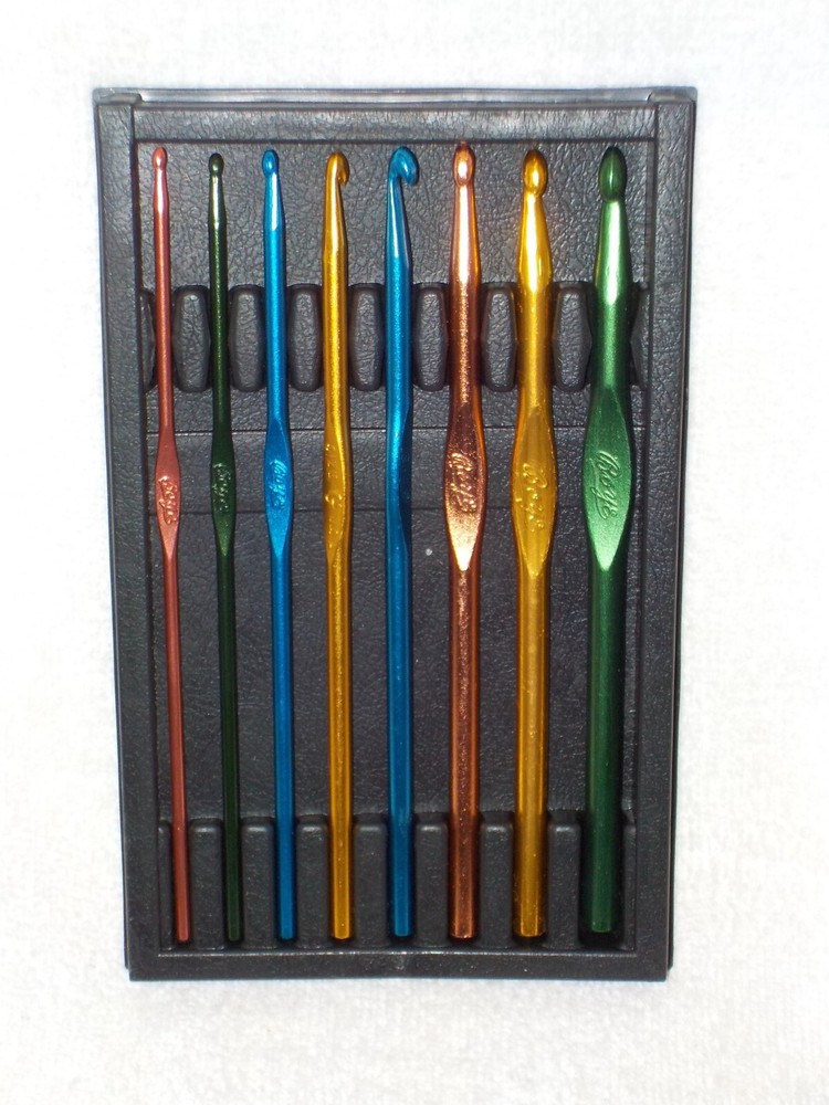 8 Different Size Crochet Hooks In Package