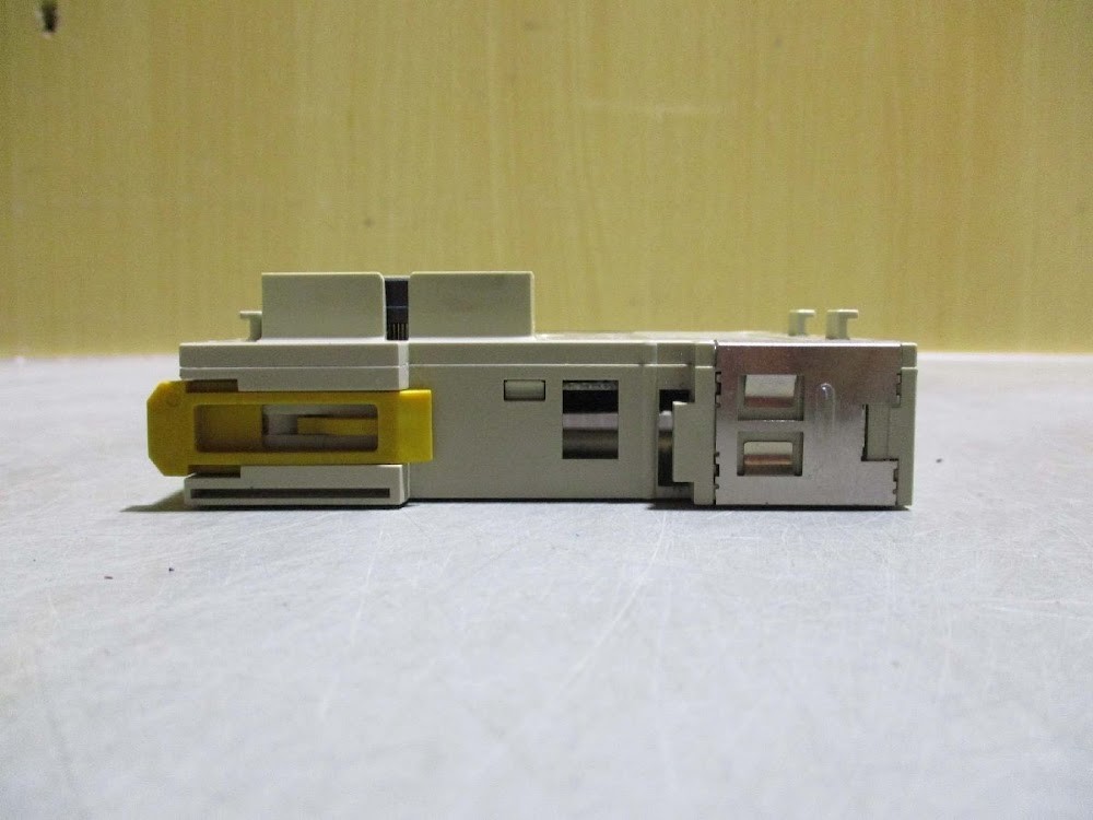 OMRON CJ1W-OD231 Output Unit Module Qty 2 USED