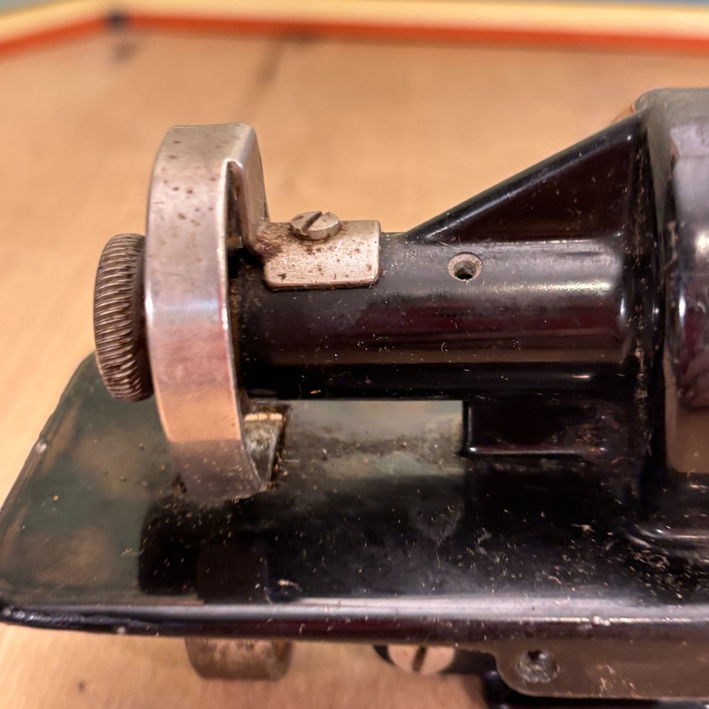 Vtg SINGER Pinking Attachment #121111 Pinker Featherweight UNTESTED