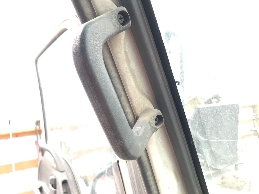 Chevrolet W4500 5"(in) Grab Handle, Cab Entry (Front) - Used