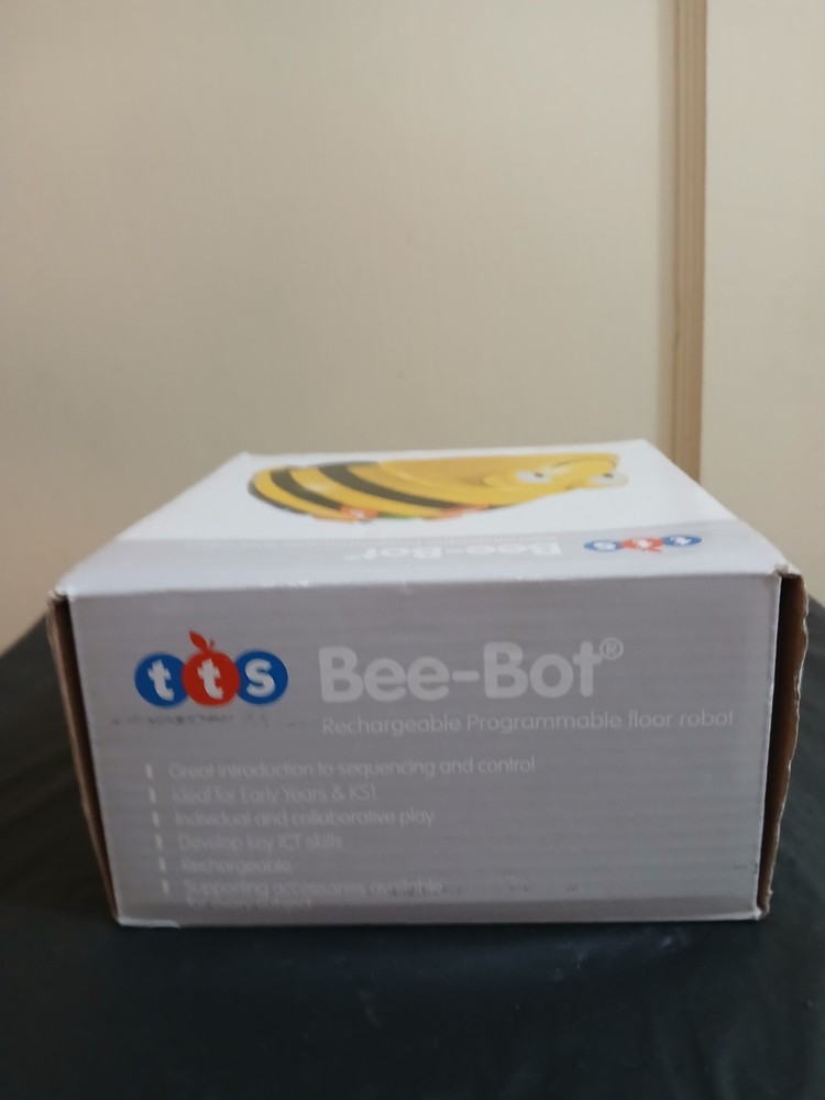 Bee-Bot Programmable Toy Robot Educational STEM Rechargeable Coding Toy IT10380