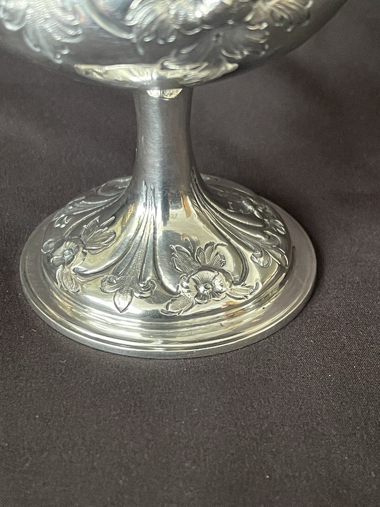 LARGE VICTORIAN SOLID SILVER WINE GOBLET. London 1872. Maker H.H.