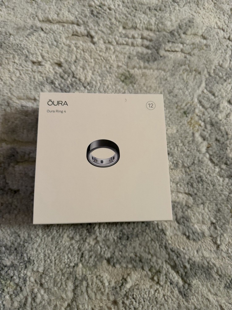 Brand New Oura Ring 4 Silver (unisex) , Size 12 (BOX NEVER OPENED)