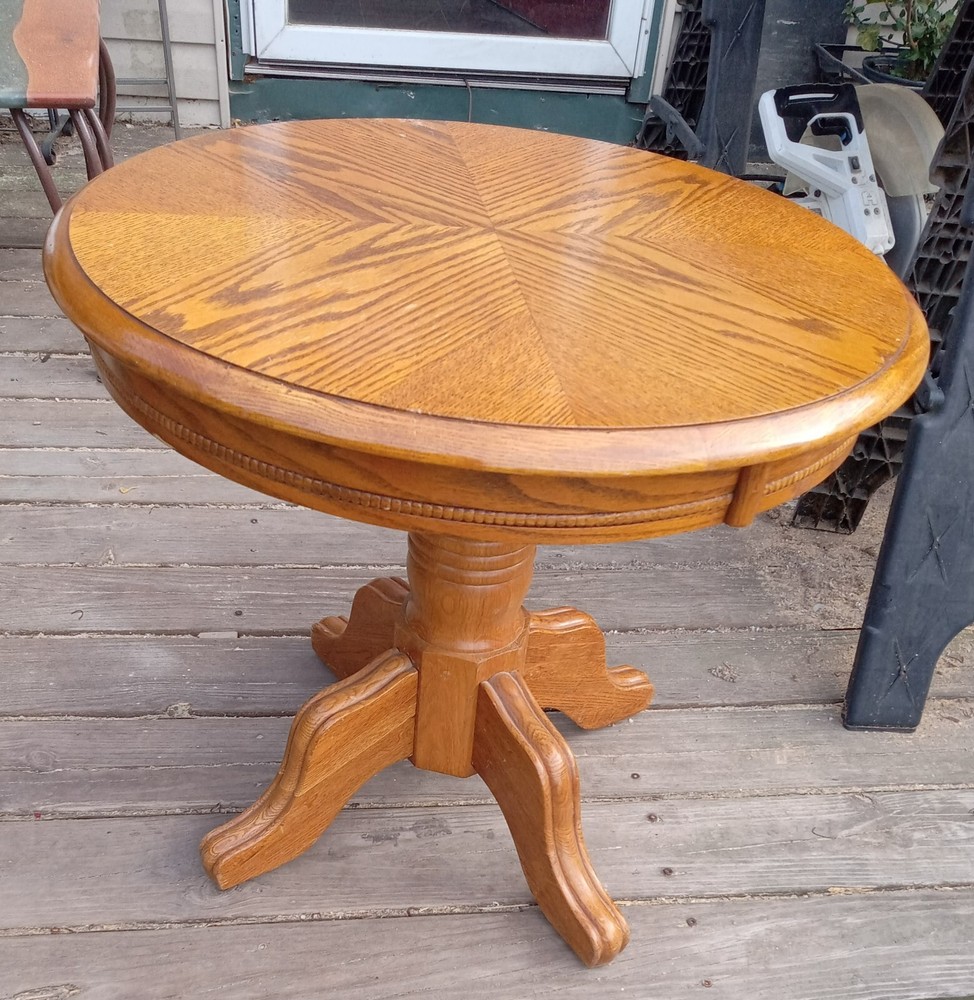 Round Oak End Table / Side Table  (ET750)