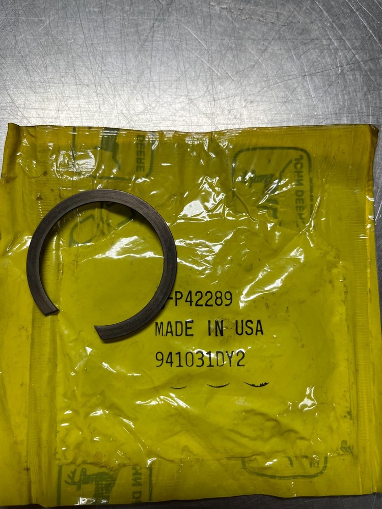 P42289   Genuine OEM  John Deere    SNAP RING