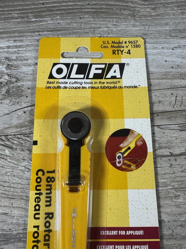 OLFA #9657 ROTARY CUTTER - 18MM