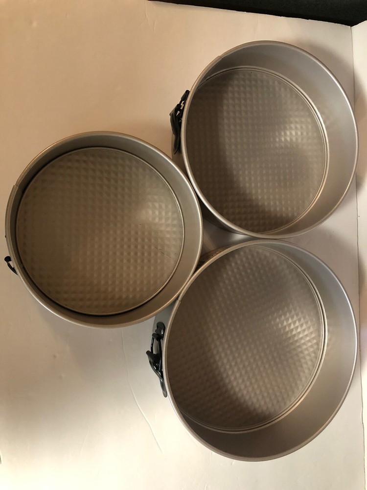 WILTON PERFECT PERFORMANCE PLUS 3 Pc SPRINGFORM SET NONSTICK BAKEWARE