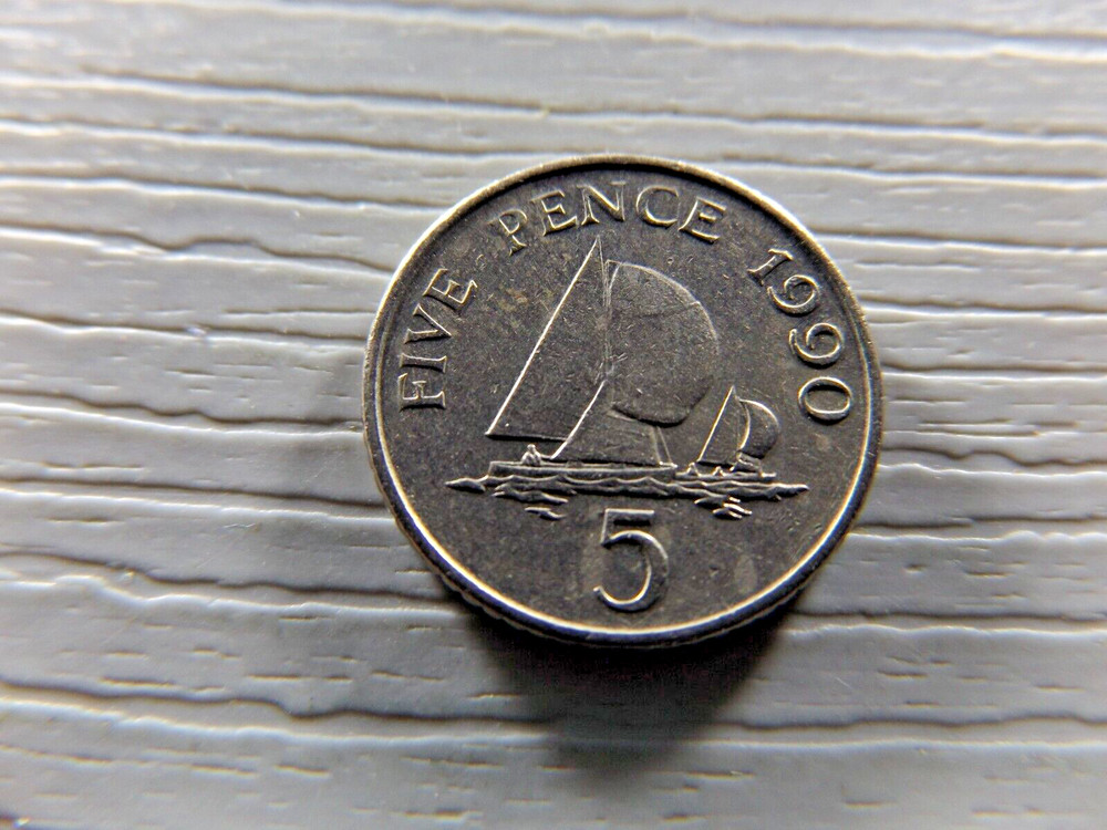 GUERNSEY 1990 5 Pence
