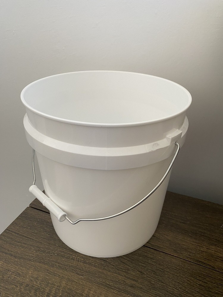 Ace 2 Gallon Plastic Paint Bucket with Handle White