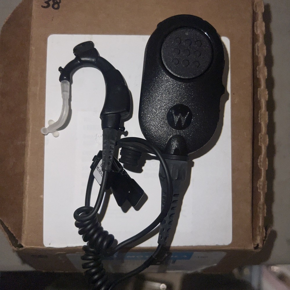 Motorola Bluetooth NTN2570C Earpiece open box