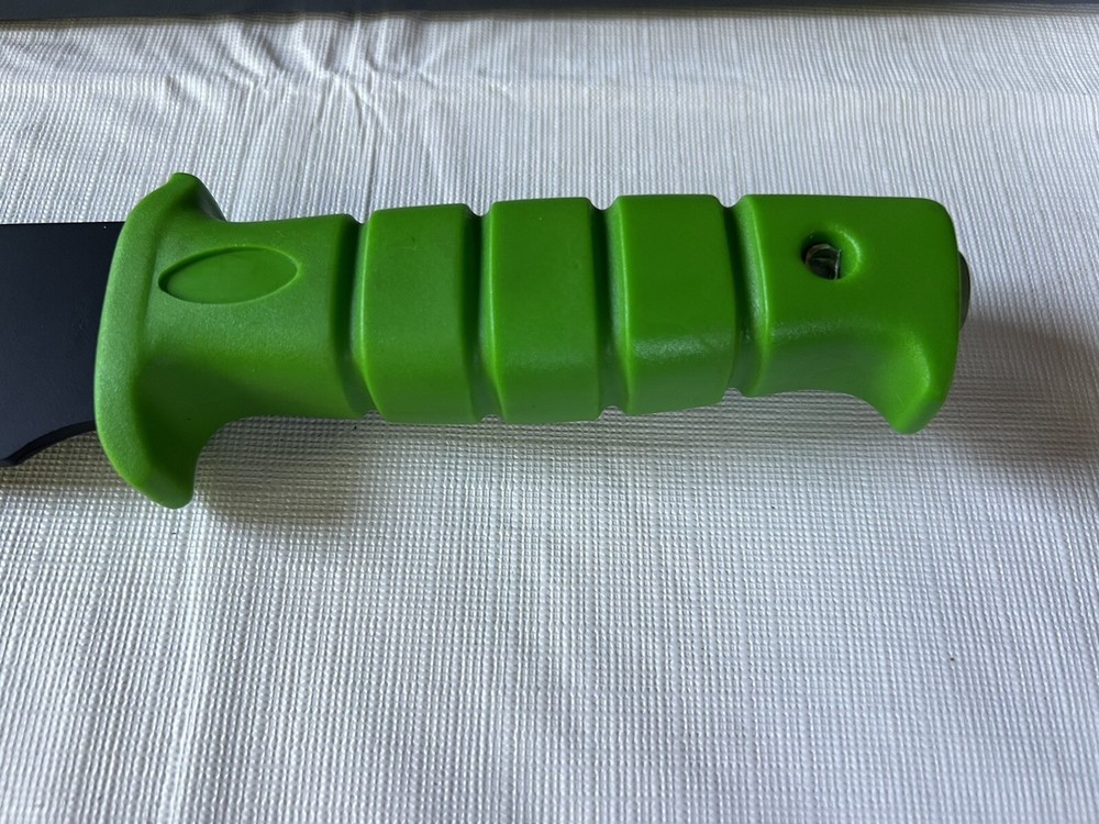 Frost Cutlery 20” Amazon Assault Machete with Rubber Handle & Black Sheath