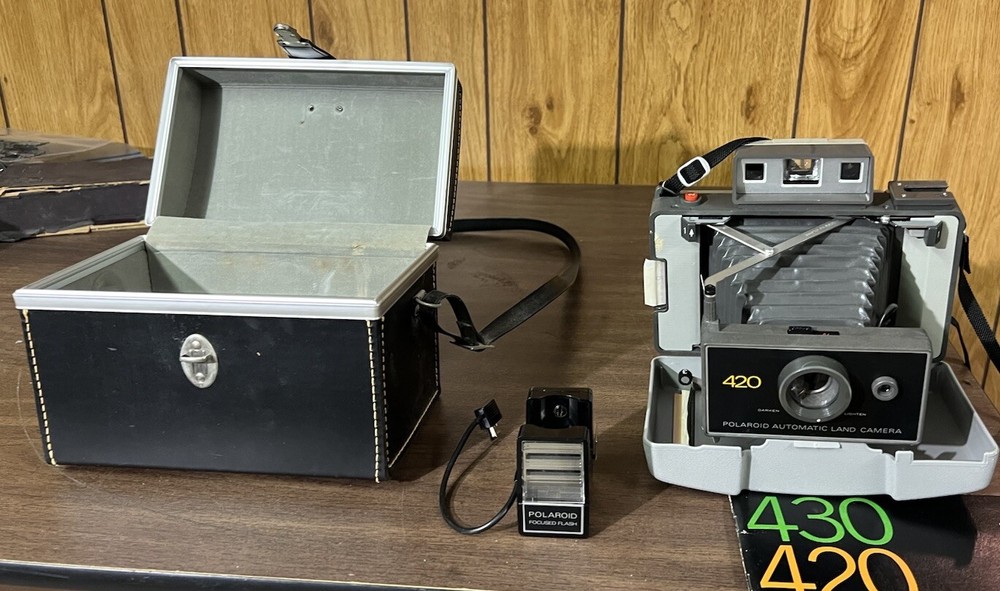 Vintage Polaroid Automatic Land Camera Model 420 With Flash Hard Case