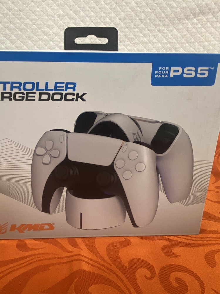 PS5 CONTROLLERS CHARGING STATION & ONE CONTROLLER SKIN