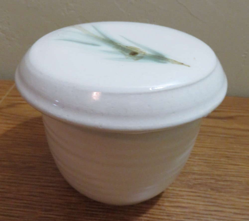 HANDMADE CERAMIC POTTERY BUTTER BELL DISH KEEPER PINE BOUGH EUC