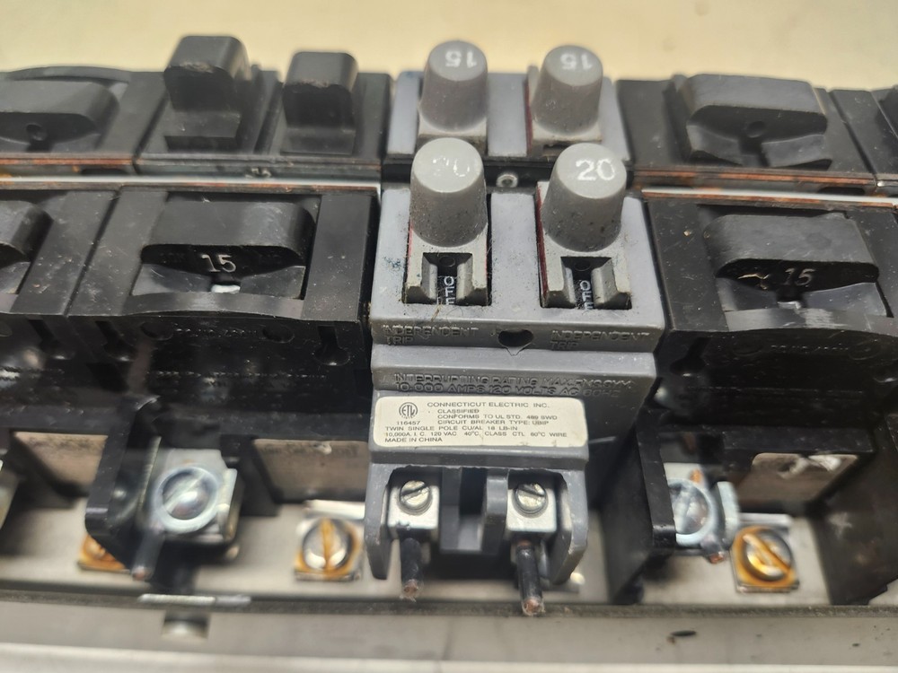ITE / Siemens Pushmatic Load Center With Assorted Breakers P/N: 52851