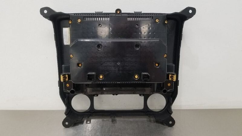 2017-2019 GMC Sierra Chevy Silverado Radio Control Panel W / Display Screen OEM