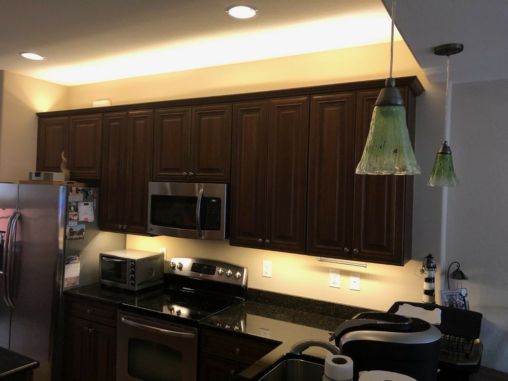 KitchenLEDs, easy Do It Yourself under cabinet lights