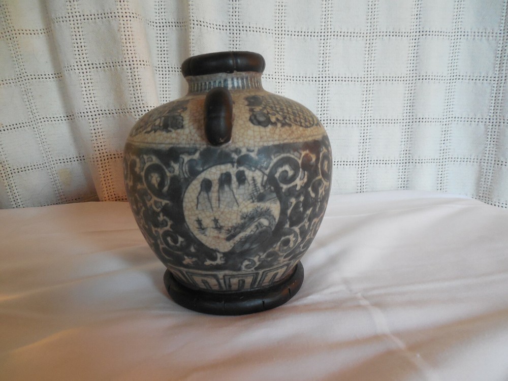 Blue black Asian vase, pot 7"