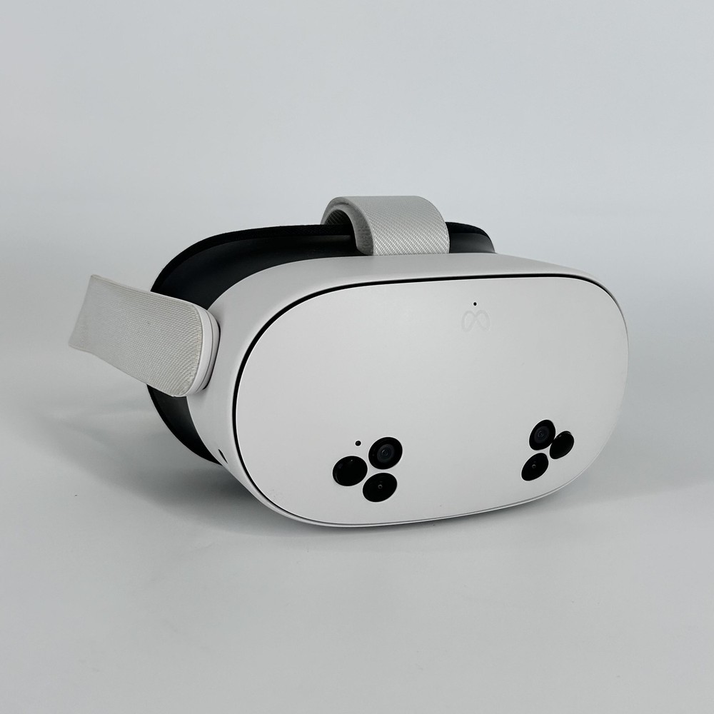 Meta Quest 3S VR Headset 128GB w/ Charger/Controllers - Good