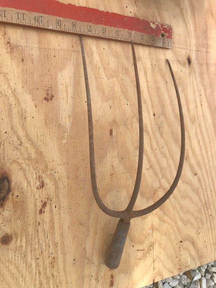 Fork Rake Head 3 Thines Rusty Rustic no handle Original Vintage Primitive Metal