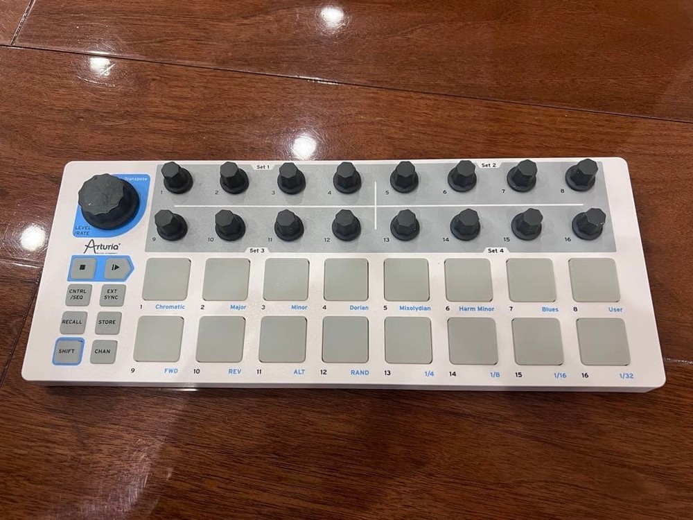 Arturia BeatStep keyboard Controller Sequencer