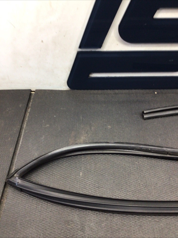 2008 Hyundai Sonata - Left Driver Front Window Run Channel