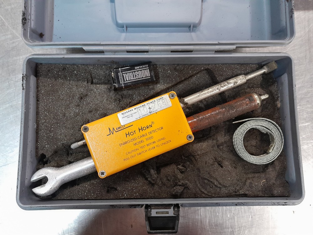 Memco Hot Horn Energized Cable Detector Model 3000 With Case