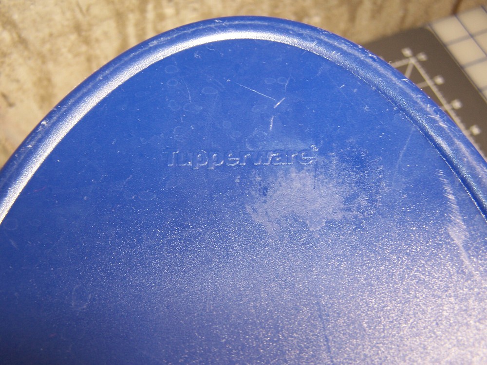 VINTAGE TUPPERWARE 21 CUP SHEER CONTAINER # 4002 LID # 4001