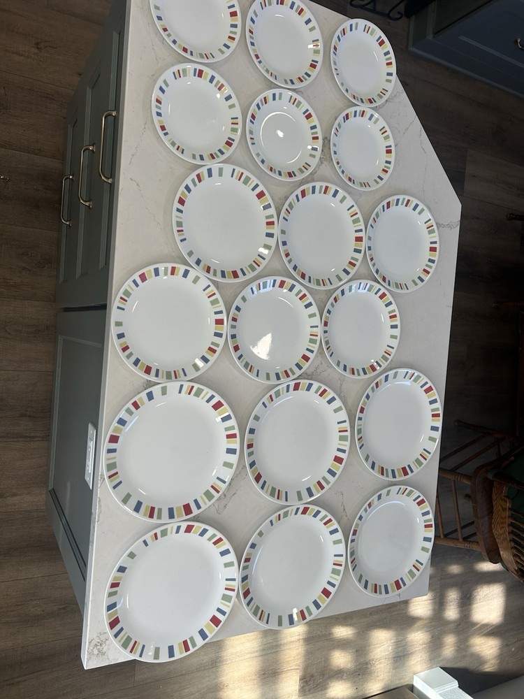 Corelle 18 Pc Dinnerware Set – Color Block Pattern – 6 Place Settings – USA