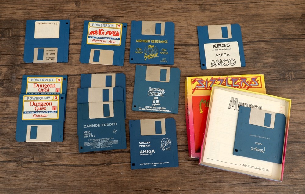Commodore Amiga 500 Computer (PAL) Bundle | A520 Video Adapter, PSU, Disks/Mouse