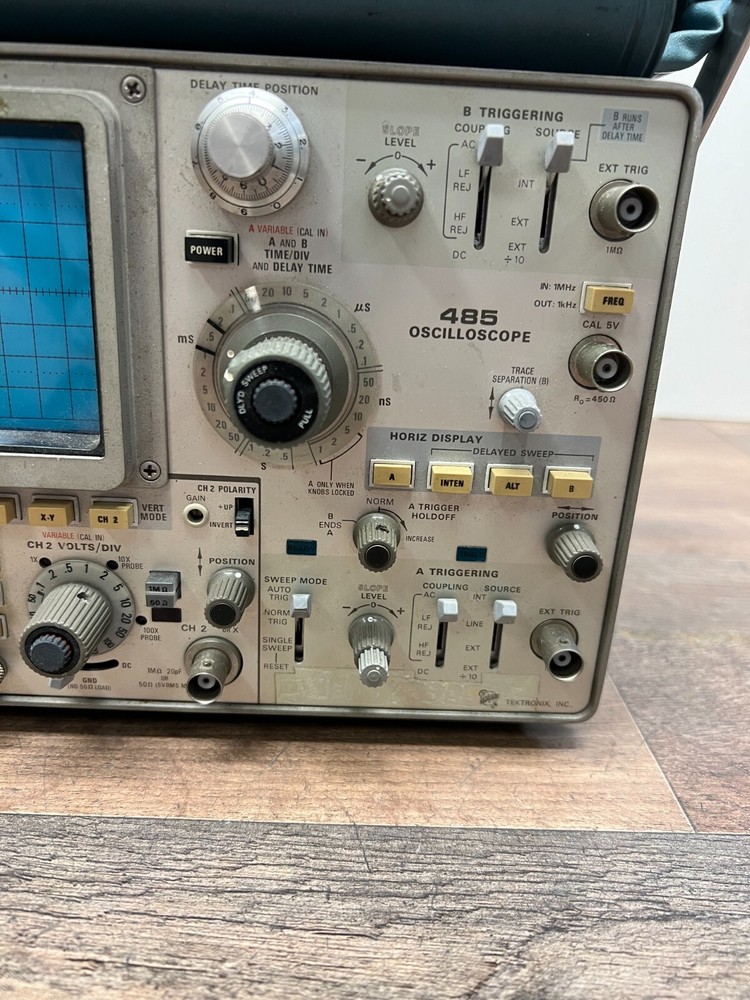 Tektronix 485 Oscilloscope with manuals