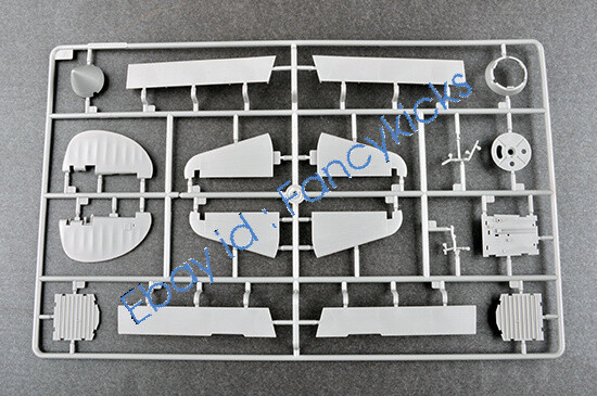 Trumpeter 02211 1:32 P-40M War Hawk Plastic model kit