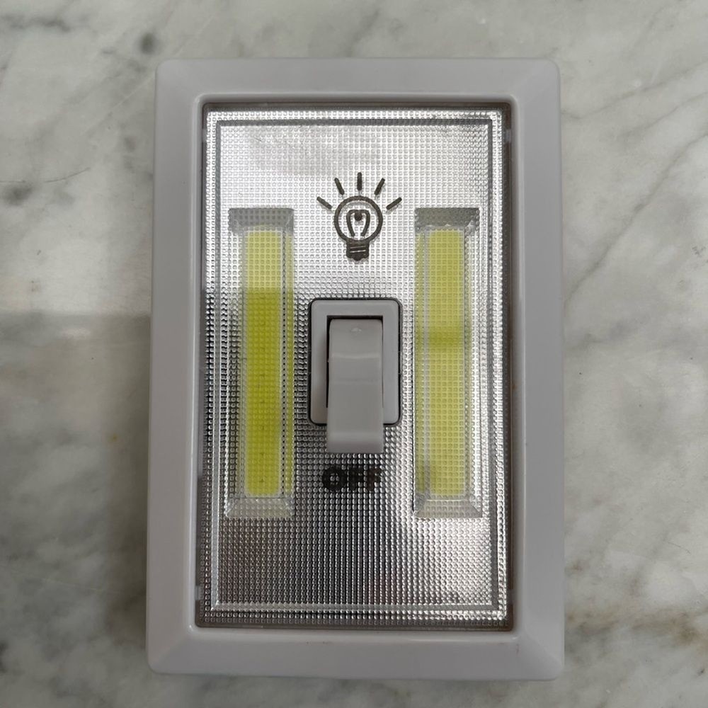 Led light with switch powered by 4 PCs of AAA batteries