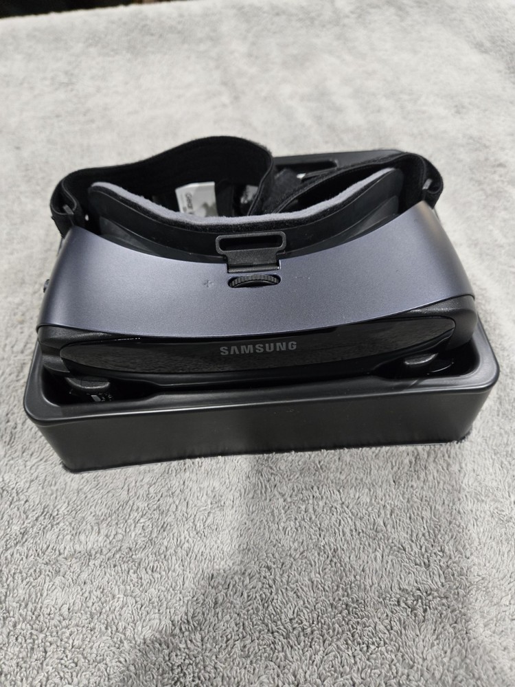Samsung Gear VR w/ Controller