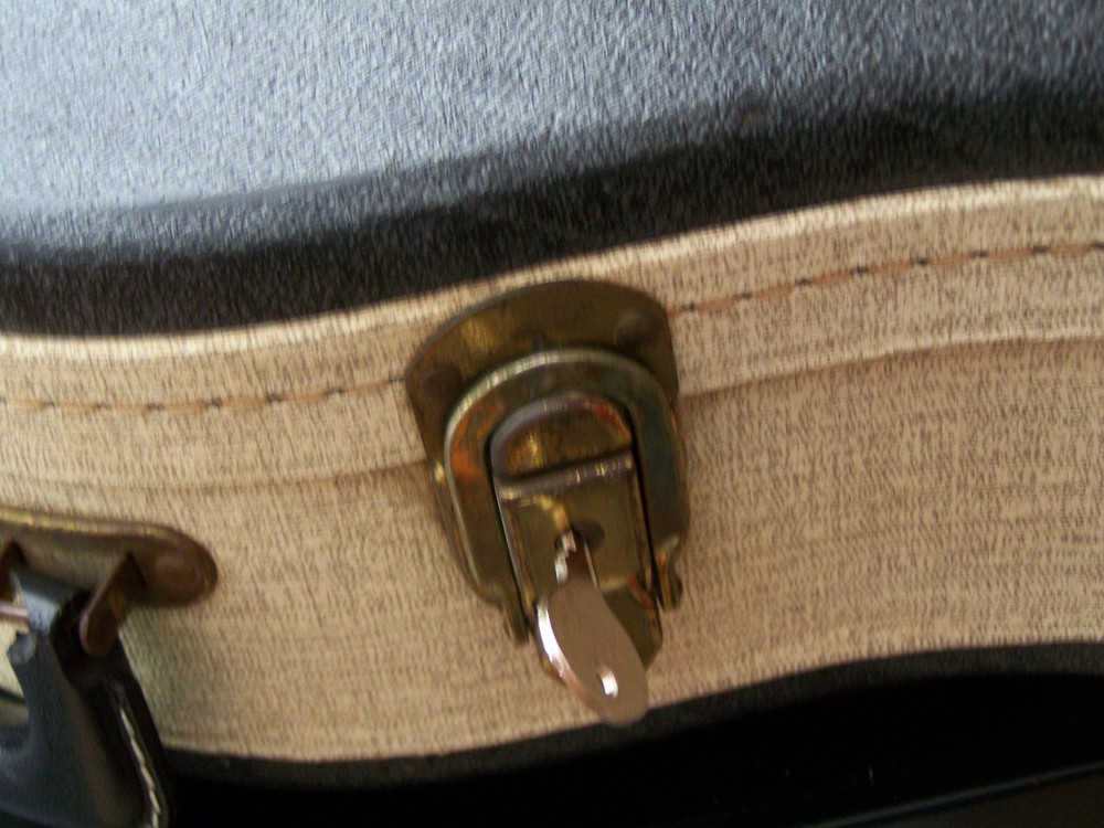 HARMONY GUITAR HARD CASE KEY