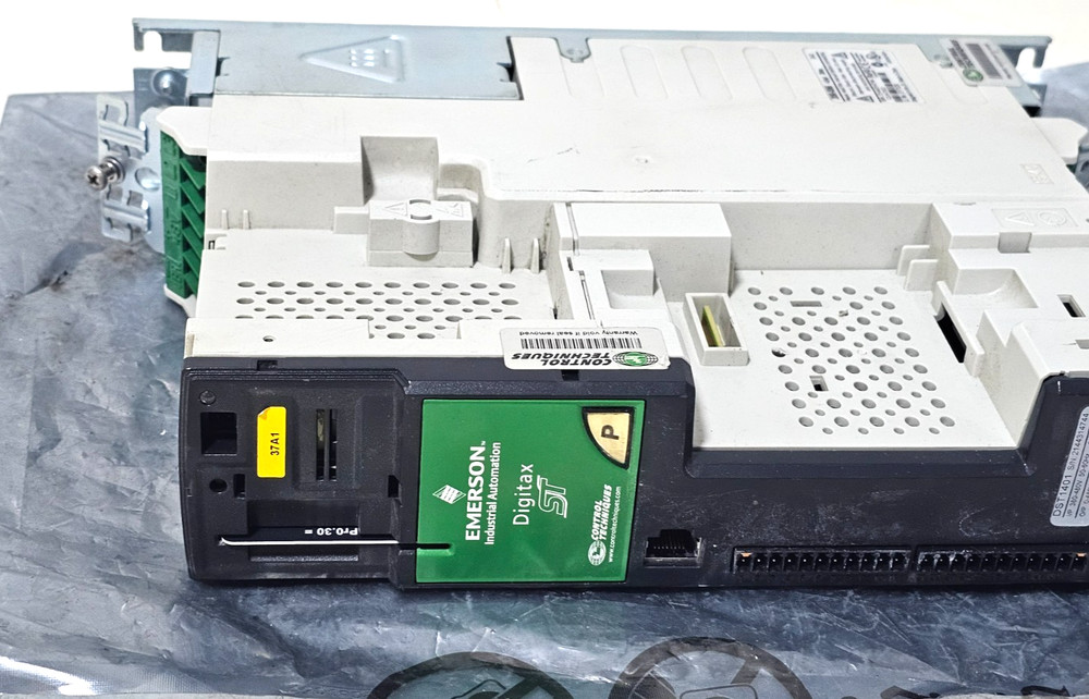 EMERSON Control Techniques Digitax ST DST1401 Servo Drive 3098-0066
