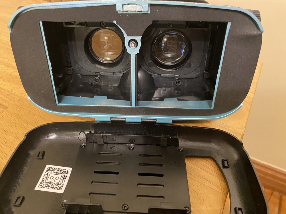 Utopia 360 Virtual Reality 3D VR Headset w Bluetooth remote Controller