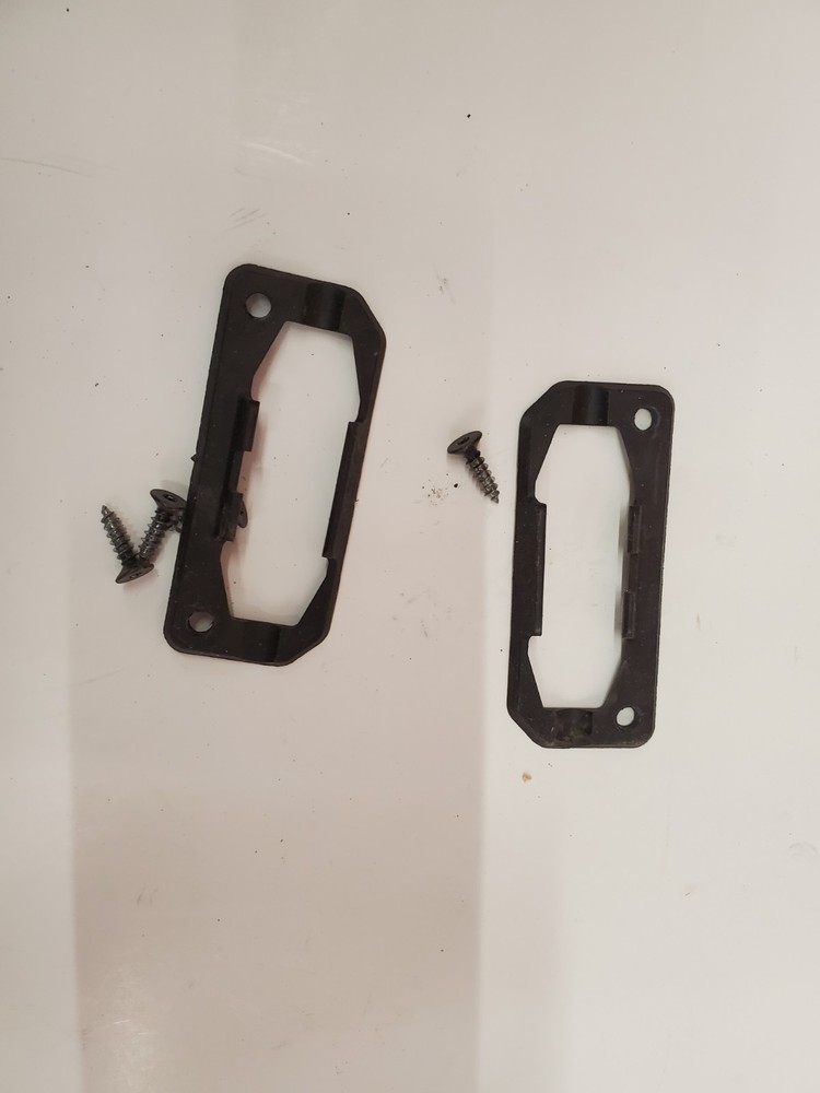 EVOLVE STOKE SKATEBOARD  Motor cable bracket