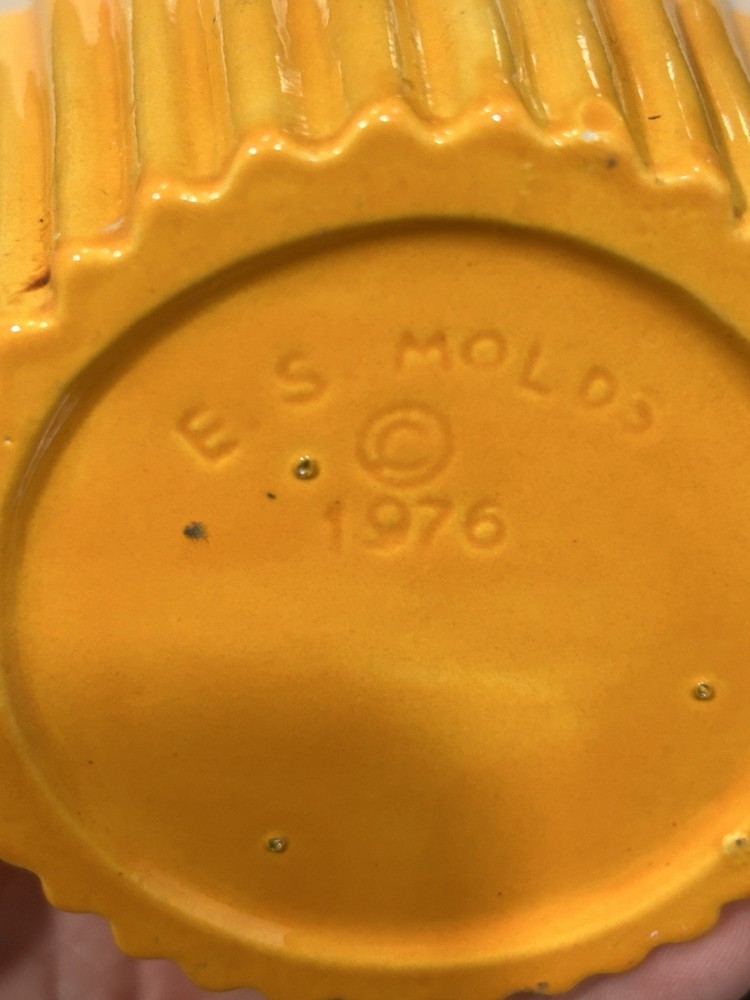 Vintage ES Molds Cupcake Container Set Of 4 MINT