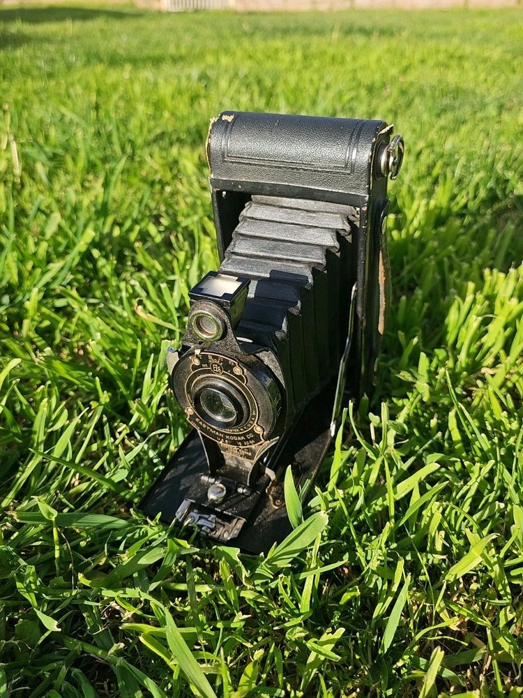 ***VINTAGE KODAK EASTMAN  HAWK-EYE Model B, Foldable Camera***