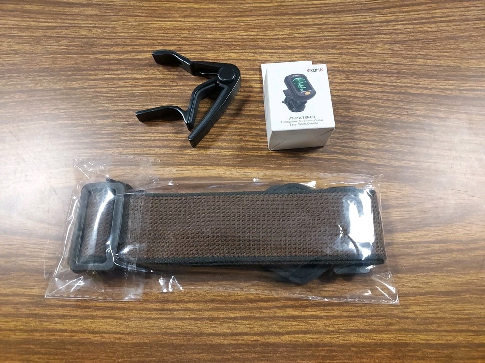 GUITAR ACCESSORIES*STRAP,CAPO & TUNER*