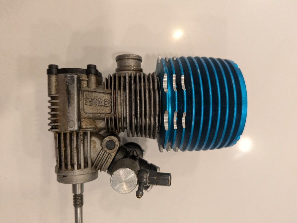 Dynamite M26 2-Stroke Nitro Engine 2.6ccm Blue Cooling Head Used