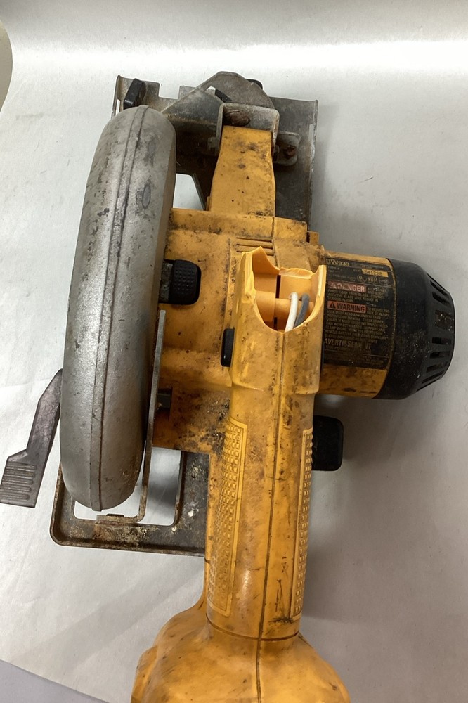 Dewalt DW939 18V Cordless Circular Saw Tool Only (Broken Handle ) *READ