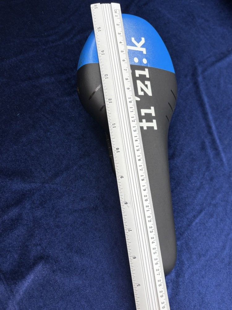 Physics Tundra M7 bicycle saddle