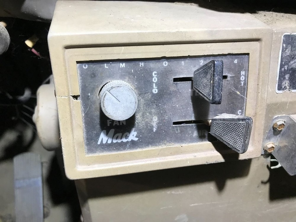 Mack DM600 Heater A/C Temperature Controls - Used